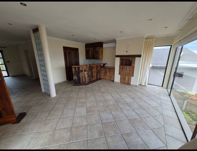 4 BEDROOM HOUSE FOR SALE IN DANA BAY
